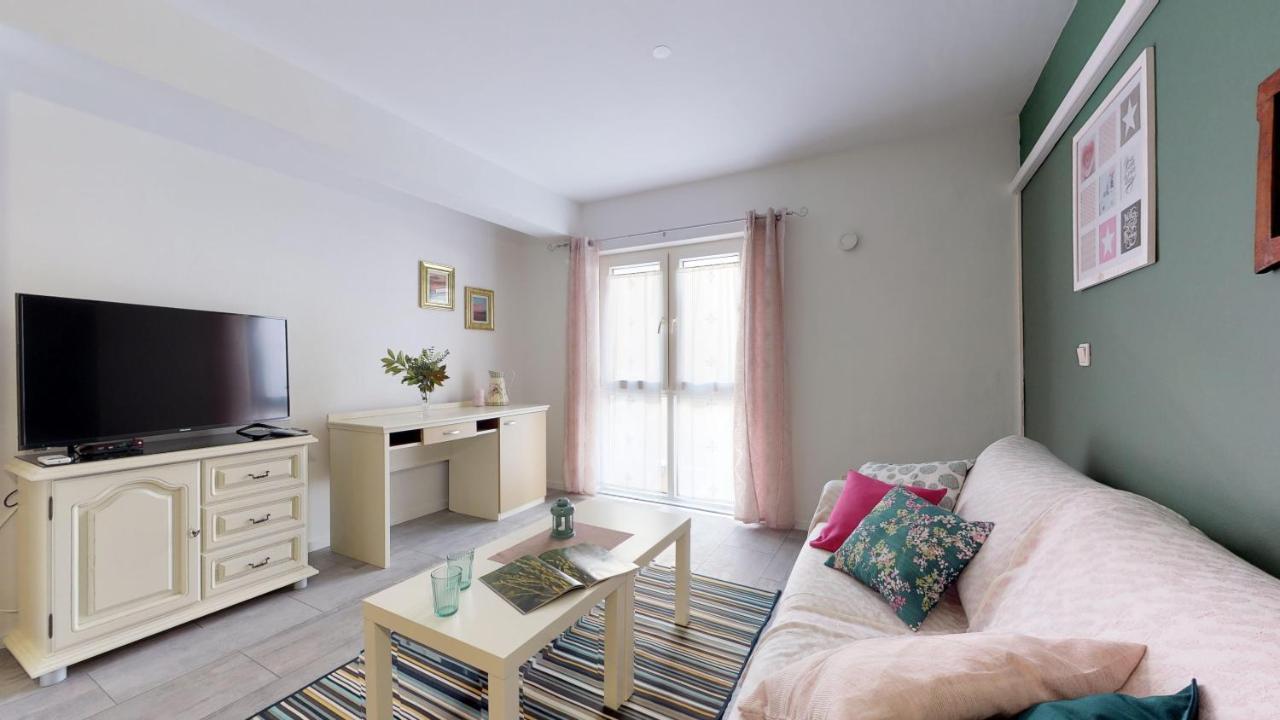 Mirta Deluxe Superior 5 Star Apartment, Your Piece Of Heaven By The Sea & Park, With Sea & Park View Novigrad Istria Exteriör bild