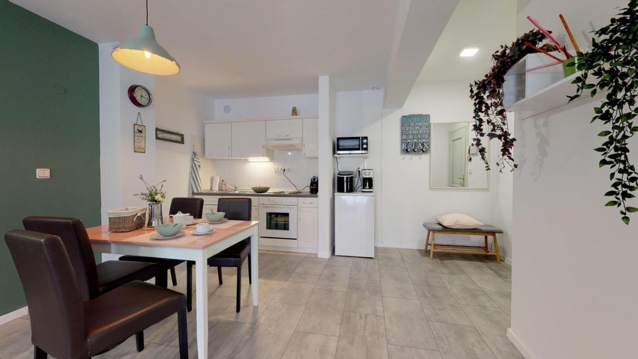 Mirta Deluxe Superior 5 Star Apartment, Your Piece Of Heaven By The Sea & Park, With Sea & Park View Novigrad Istria Exteriör bild