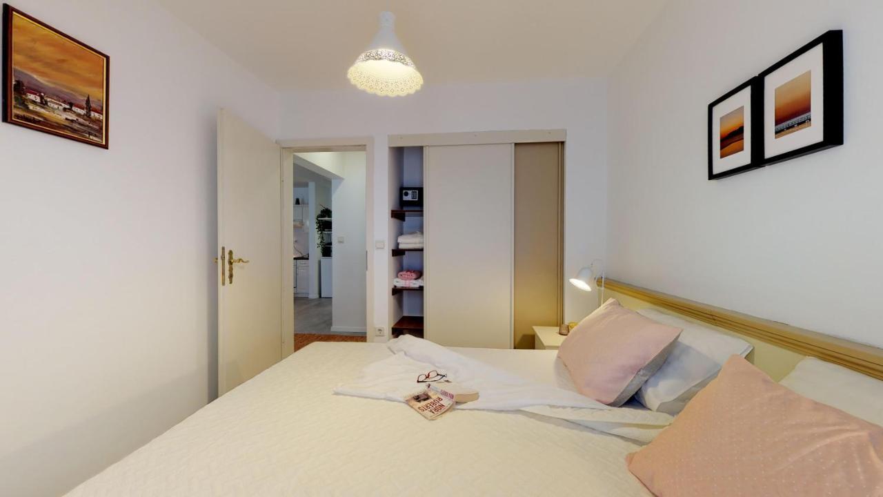 Mirta Deluxe Superior 5 Star Apartment, Your Piece Of Heaven By The Sea & Park, With Sea & Park View Novigrad Istria Exteriör bild