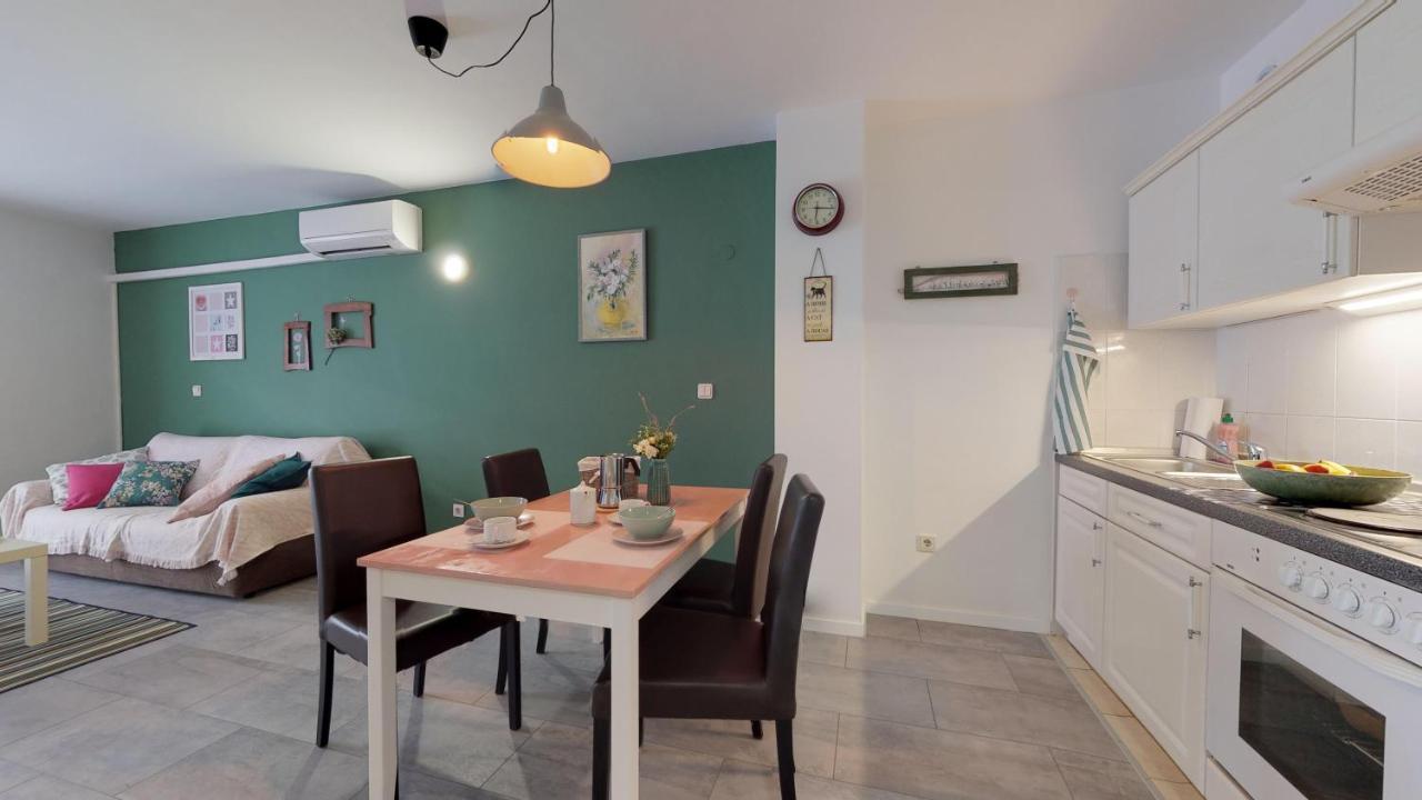Mirta Deluxe Superior 5 Star Apartment, Your Piece Of Heaven By The Sea & Park, With Sea & Park View Novigrad Istria Exteriör bild