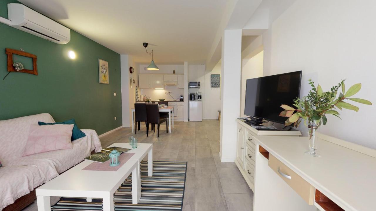 Mirta Deluxe Superior 5 Star Apartment, Your Piece Of Heaven By The Sea & Park, With Sea & Park View Novigrad Istria Exteriör bild